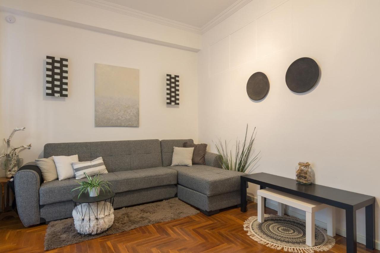 Classic And Modern Apartment In Atena Exterior foto